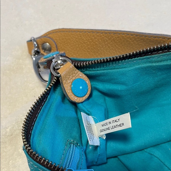 Chic Teal and Tan Shoulder Bag - Picture 8 of 8